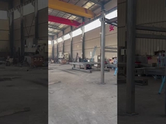 鉄骨構造のプラットホーム