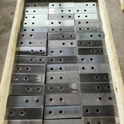 耐久性のある建材のためのスロットメタルフラットバー